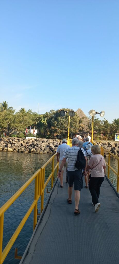 Turistas del El crucero MV Arcadia.
